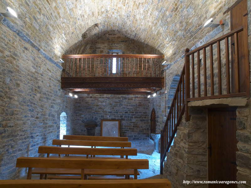 INTERIOR HACIA LOSPIES DEL TEMPLO